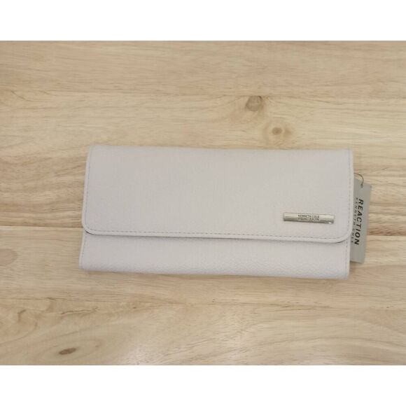 NWT Kenneth Cole Reaction, white trifold clutch, wallet - Picture 1 of 8